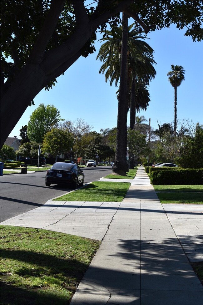 Residential street view - 2330 Malcolm Ave Unit #unique studio