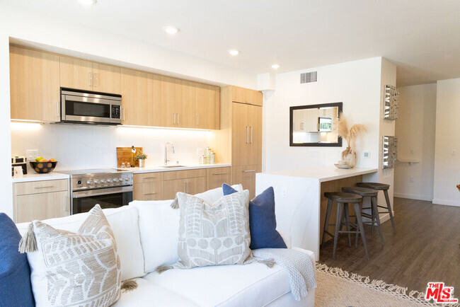 Building Photo - 7566 W Sunset Blvd Unit 409PH-E Rental