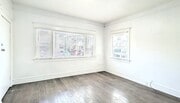 Photo - 435 W 4th St