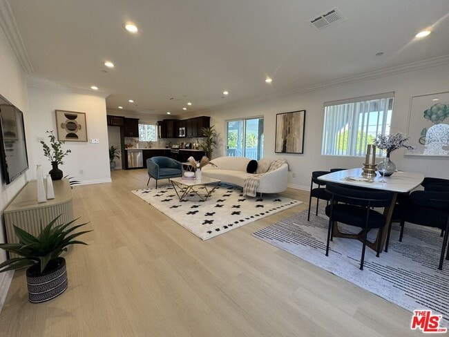 Photo - 3917 Dwiggins St