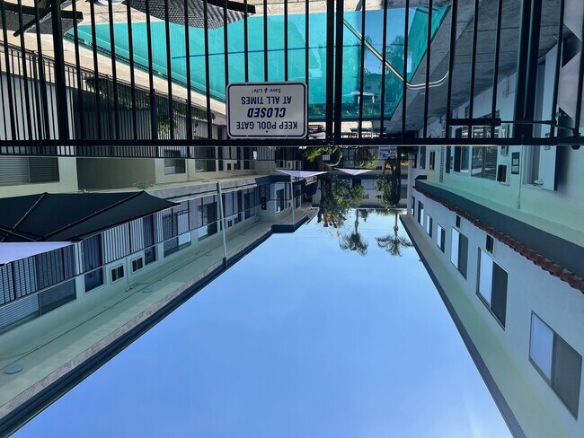 Photo - Carson Oakwood Apartments