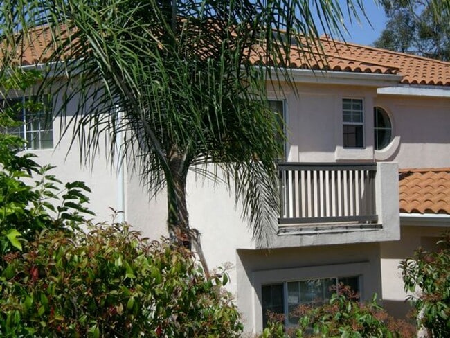 Photo - Beautiful Spacious 5 Bedroom, 4 Bathroom House Centrally Located