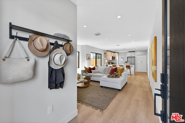 Photo - 2931 S Bronson Ave