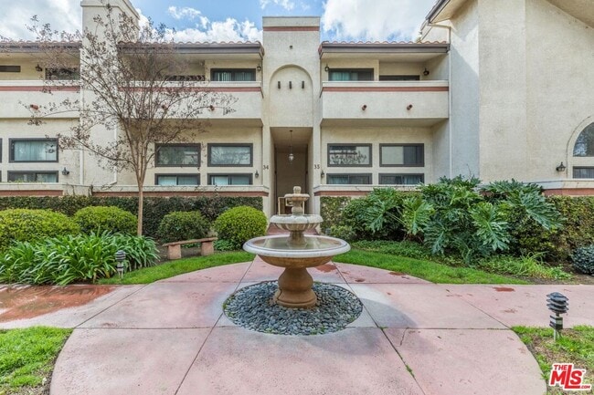 Building Photo - 6930 De Celis Pl Unit 34