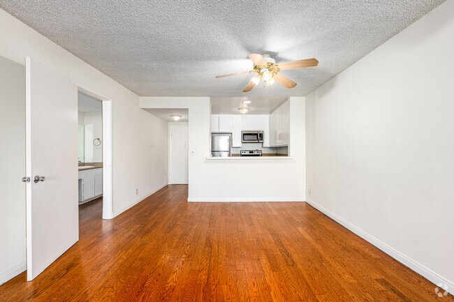 1BR, 1BA - 1,000SF - Dining Room - Gramercy Place