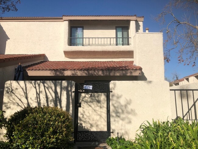 Building Photo - 6031 Lindley Ave Unit 23