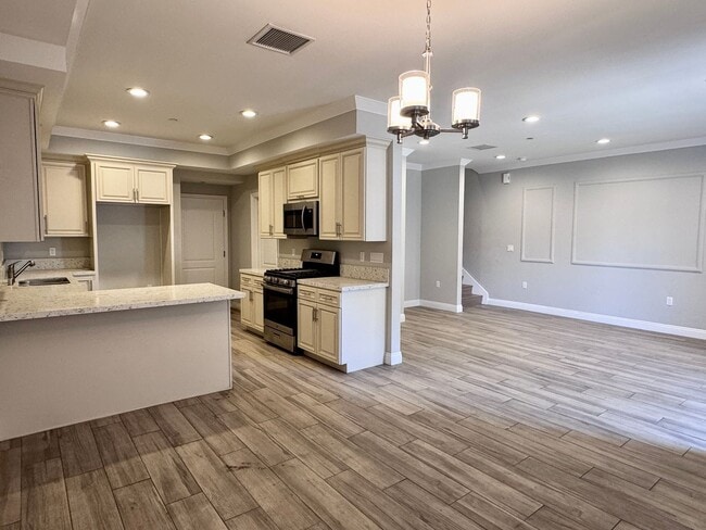 Photo - Beautiful remodeled 3 bedroom townhome in ...