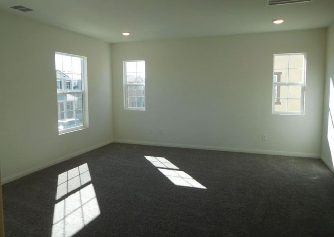 Photo - 5961 Silveira St