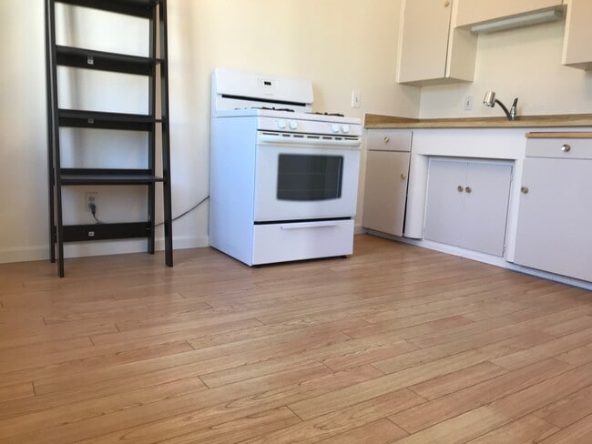 Building Photo - Two blocks to the beach! Vacation all year round' Unit 966 Emerald-D