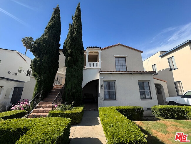 Building Photo - 1525 1/2 Orange Grove Ave