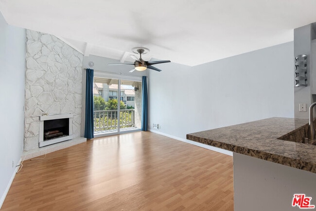 Building Photo - 8740 Tuscany Ave Unit 305 Rental