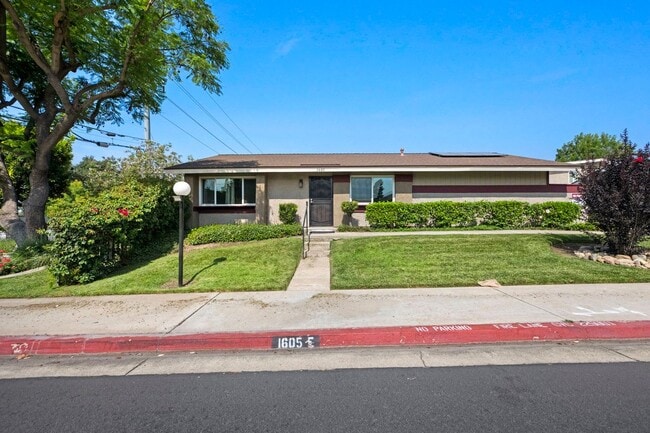 Building Photo - 1605 Carmel Cir E Rental