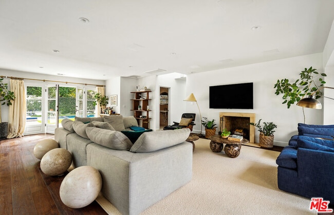 Photo - 9155 Warbler Pl