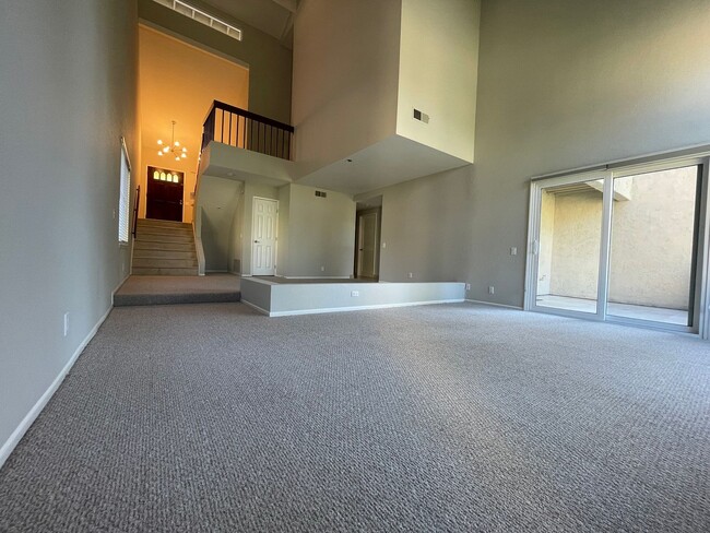 Photo - Impeccable end-unit La Mancha townhome in Mission Viejo