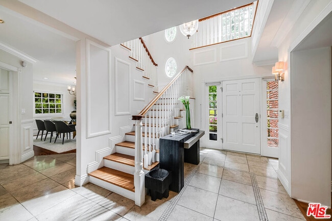 Photo - 547 Loring Ave
