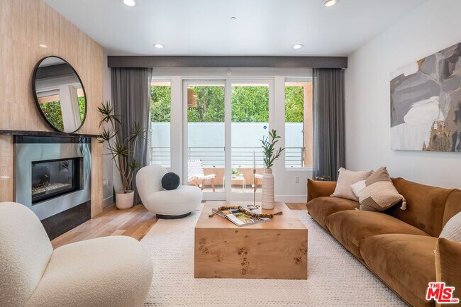 Photo - 1318 S Roxbury Dr Unit 118