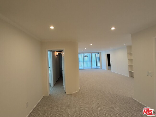 Photo - 415 Montana Ave Unit 203