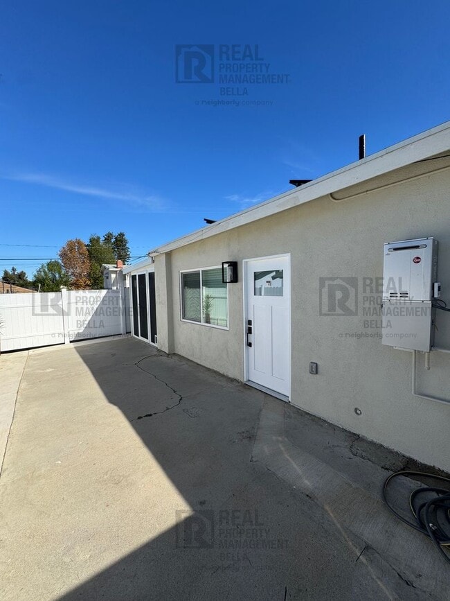 Building Photo - 1403 W Sumner Ave Unit 1403 1/2 Sumner Ave