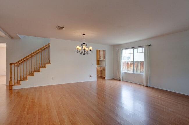 Photo - Beautiful 5 Bedroom Home (1 Downstairs) with VIEWS