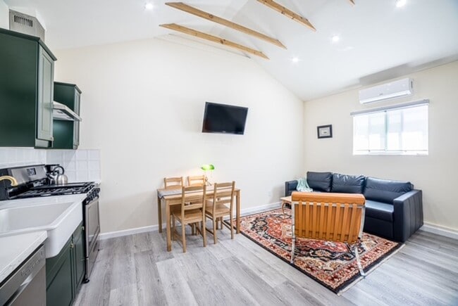 Photo - Newly Renovated Guest House Studio in Granada Hills! Unit 10527