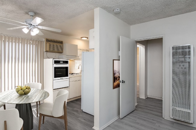 Photo - 550 N Catalina Ave Unit 11