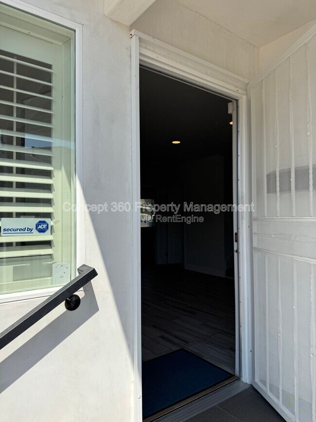 Photo - 1143 W 163rd St