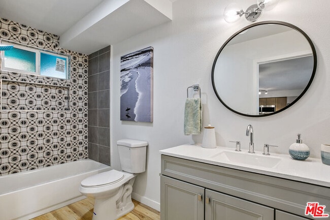 Photo - 6640 Woodley Ave Unit 215