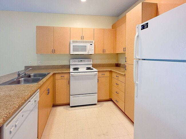 Spacious Studio w/ Washer/Dryer In-Unit, P... - Spacious Studio w/ Washer/Dryer In- Condo Unit, P... Unit 535