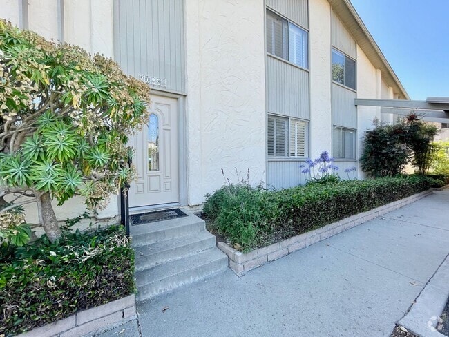 Building Photo - Desirable 3/2 San Antonio Village Condo Unit B