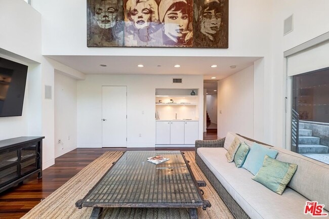 Photo - 111 Eastwind St