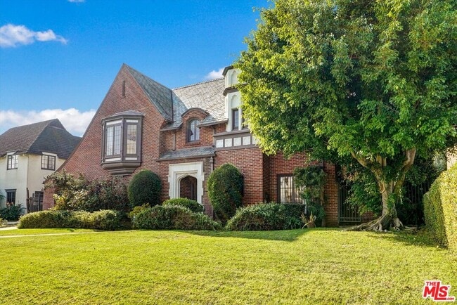 Photo - 165 N Las Palmas Ave