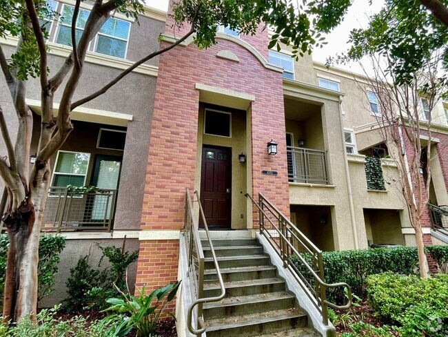 Building Photo - Stunning 2 Bedroom/2.5 Bath Furnished Town... Rental