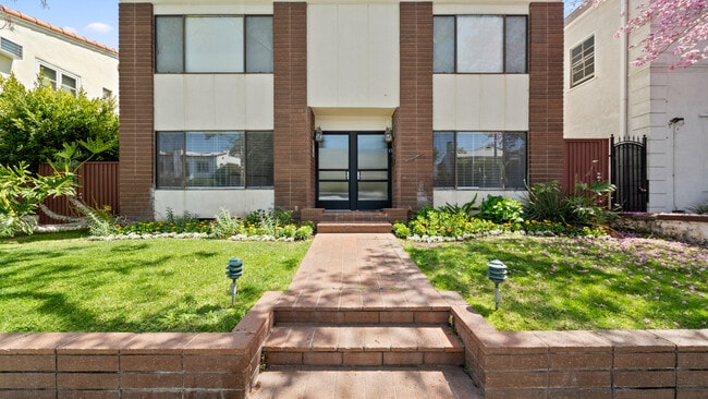 Building Photo - 9920 Robbins Dr