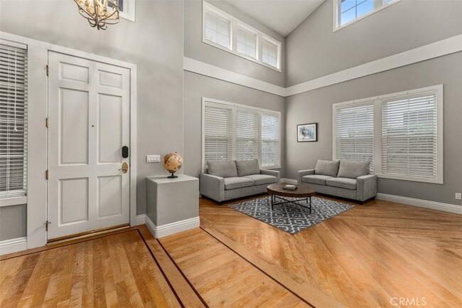 Photo - 46 Downfield Way
