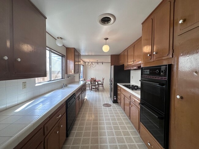 Photo - Chatsworth Ranch Style 5+3 single family home