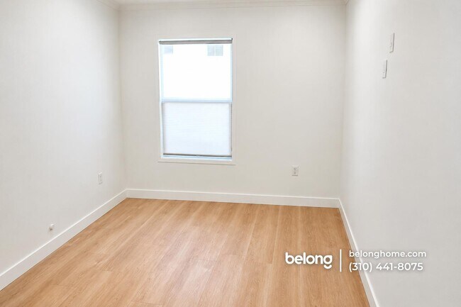Photo - 1702 W 43rd St