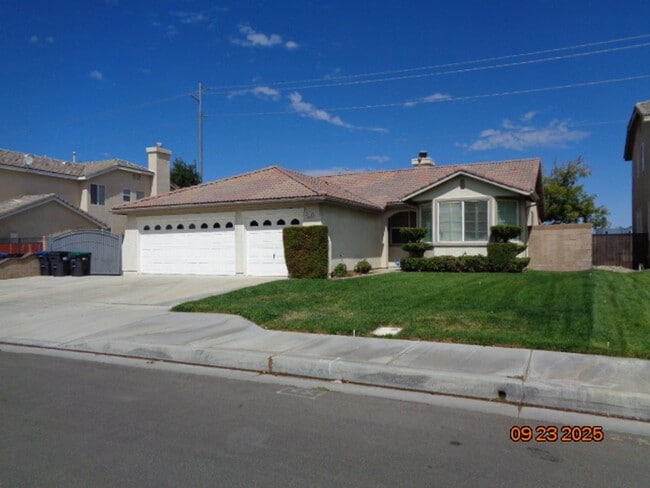 Building Photo - Beautiful One Story Offering 1559 sq. ft. ...