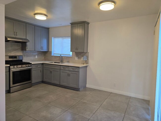 Photo - 500 Everett Ave