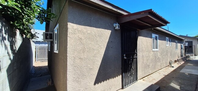 Photo - 13453 1/4 Filmore St Unit 13457 1/2