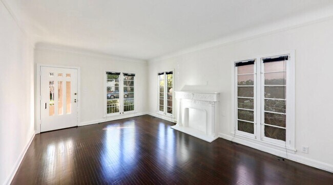 Photo - 132 N La Peer Dr Unit 132 N La Peer Dr 1