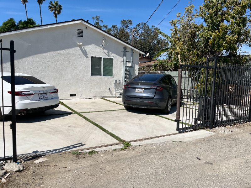 Photo - 2910 S Budlong Ave Unit 2908