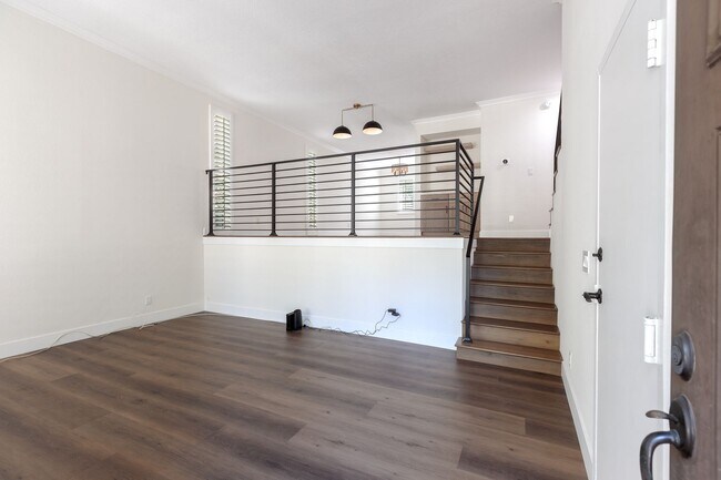 Photo - 21901 Lassen St