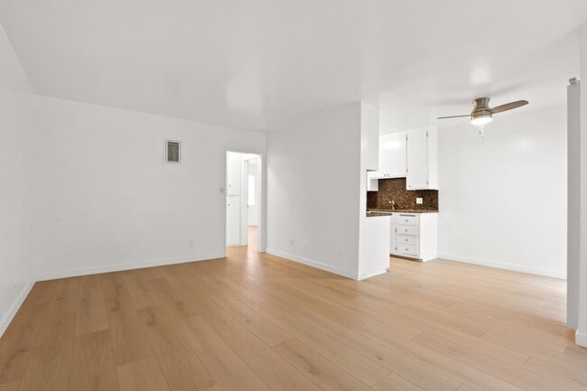 Photo - 1550 S Saltair Ave Unit 2