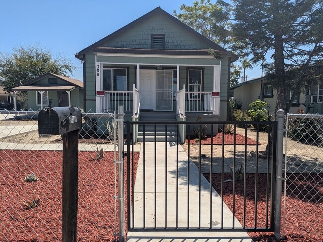 Bright & Clean 2 Bed | 1 Bath Home With a ... - Bright & Clean 2 Bed | 1 Bath Home With a ...