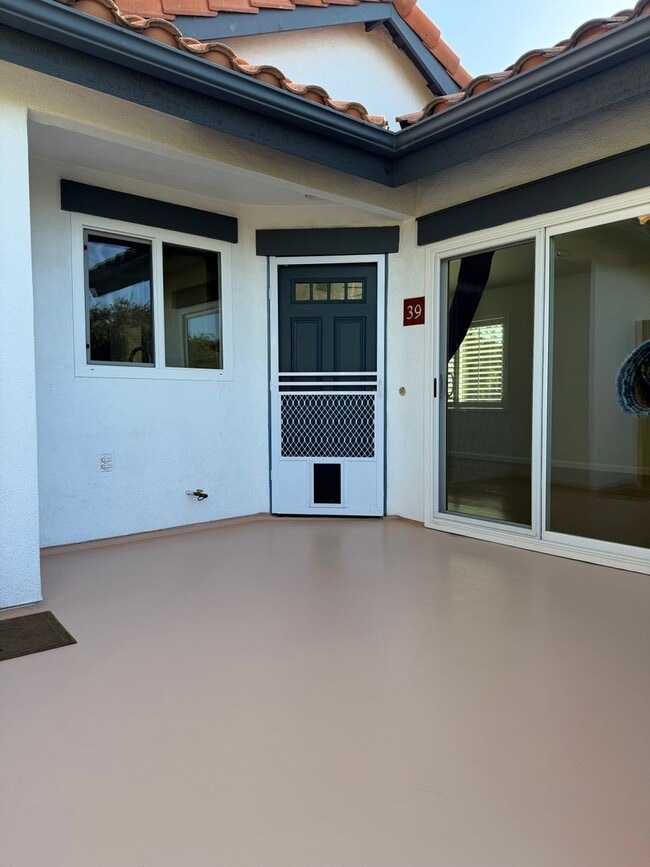 Photo - Very Private Carriage Unit Available Now!