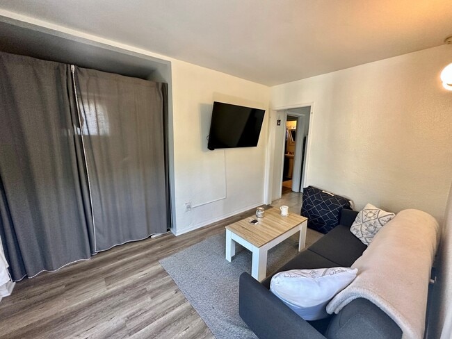 Photo - 218 S Broadway Unit B