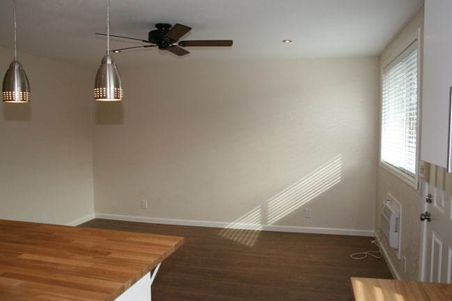 Photo - 2527 Elm Ave Unit B