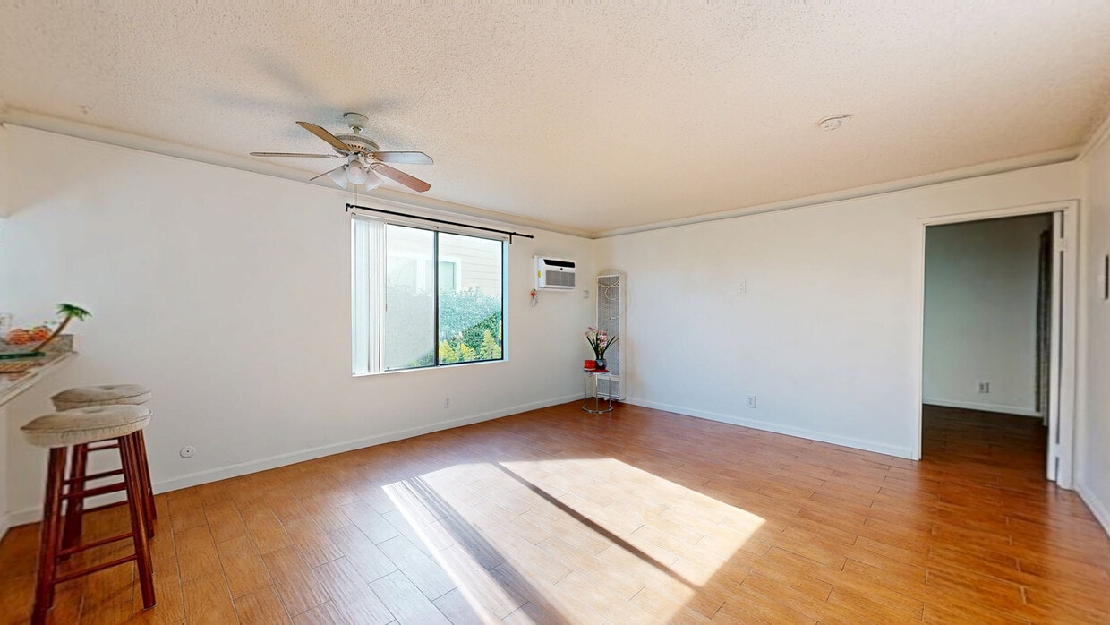 3D Tour - 1943 Vista Del Mar Ave