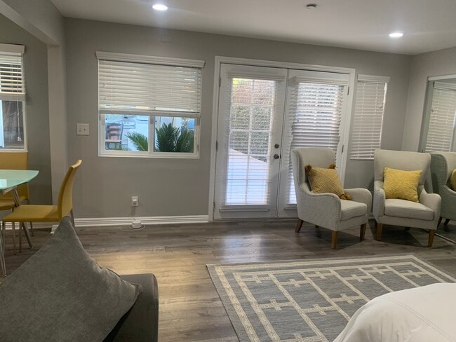 Photo - 145 S La Peer Dr Unit 1