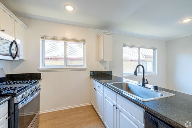 Photo - 5302 Colodny Ave